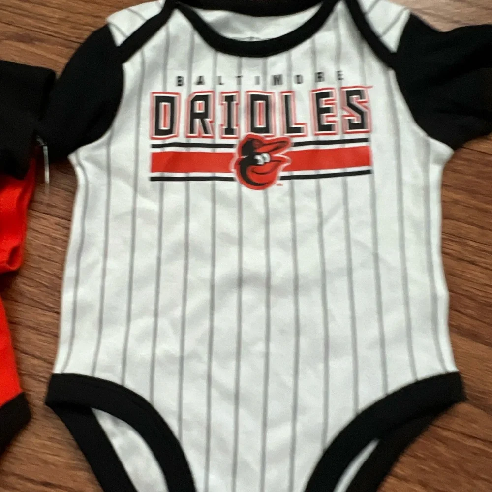 NWT Baltimore Orioles Baby Bodysuit Set - Black and Orange - Picture 5 of 5